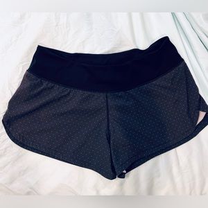 Vuori shorts size medium